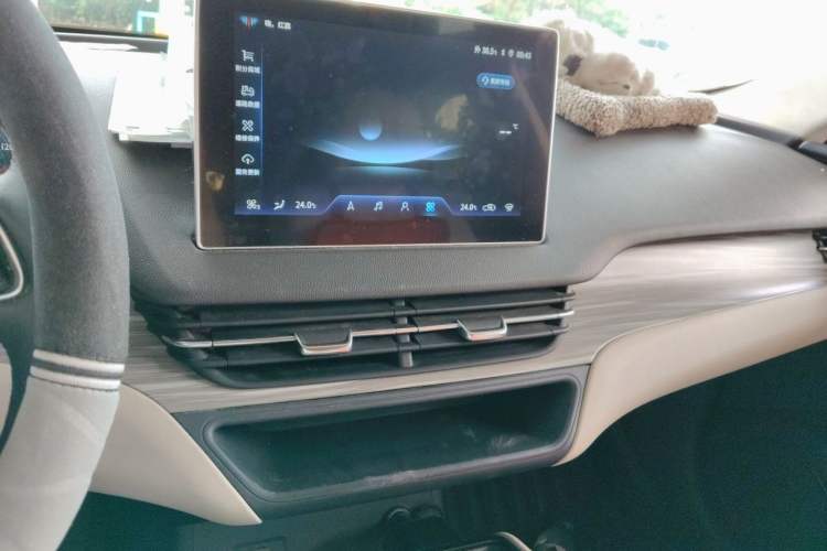 Used Hongqi E-QM5 2023 620km PLUS Audio And AC Panel