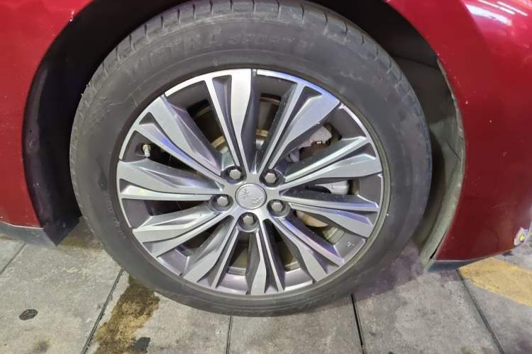 Used Hongqi E-QM5 2023 620km PLUS Right Front Wheel Hub