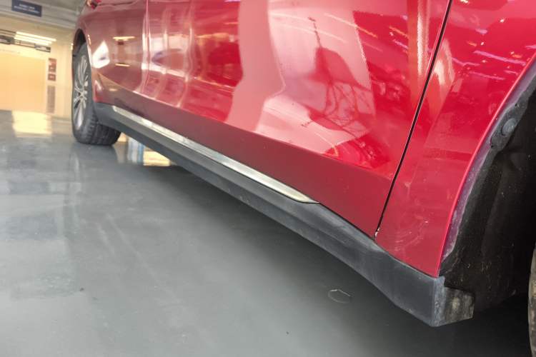 Used Hongqi E-QM5 2023 620km PLUS Right Side Sill