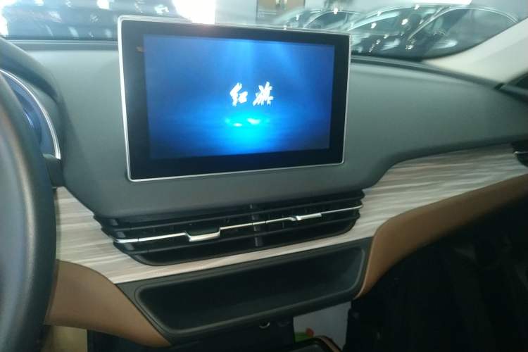 Used Hongqi E-QM5 2023 620km PLUS Audio And AC Panel