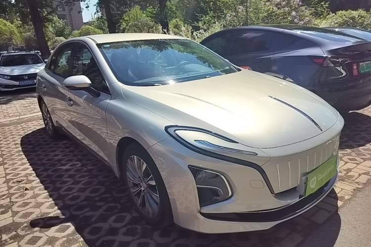 Used Hongqi E-QM5 2023 620km PLUS Front Right 45 Deg
