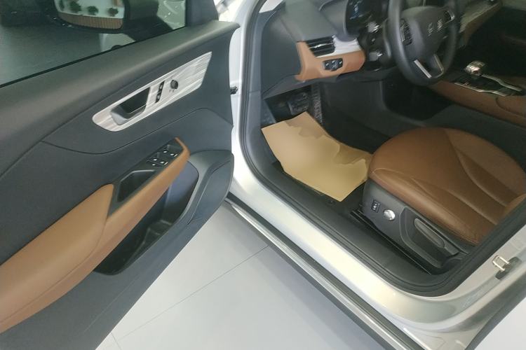 Used Hongqi E-QM5 2023 620km PLUS Interior 3