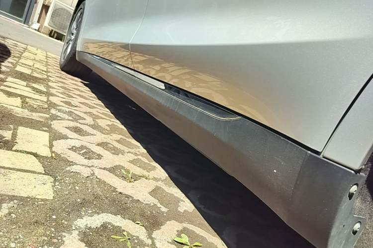 Used Hongqi E-QM5 2023 620km PLUS Left Side Sill