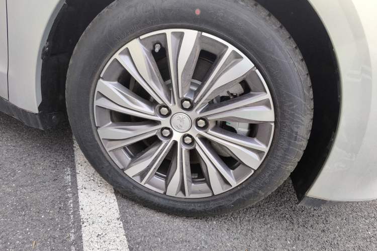 Used Hongqi E-QM5 2023 620km PLUS Right Front Wheel Hub