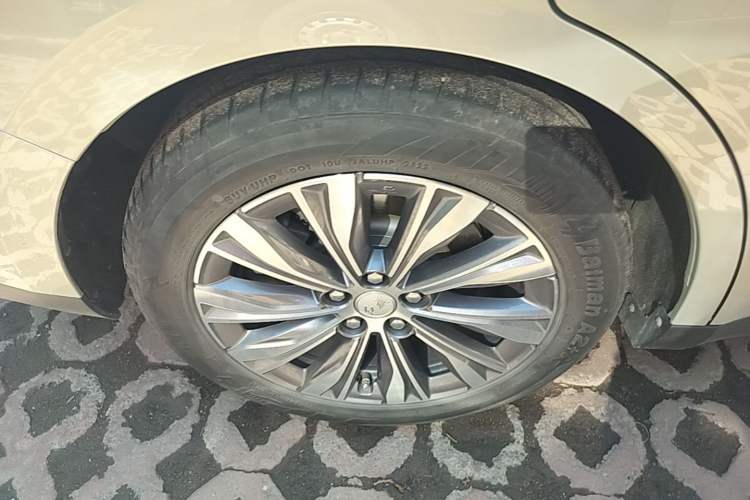 Used Hongqi E-QM5 2023 620km PLUS Right Rear Wheel Hub