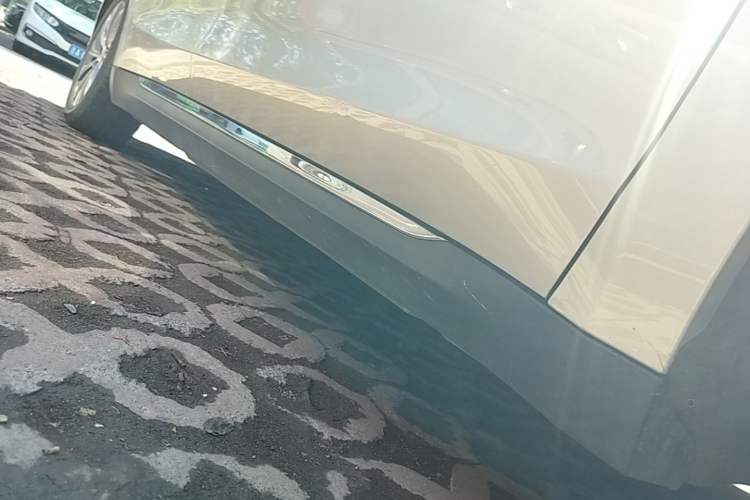 Used Hongqi E-QM5 2023 620km PLUS Right Side Sill