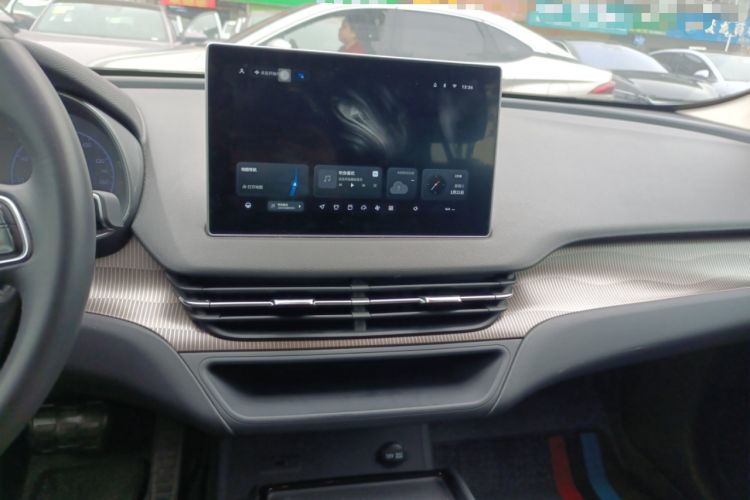 Used Hongqi E-QM5 2023 Revised Version Basic Travel Edition Audio And AC Panel