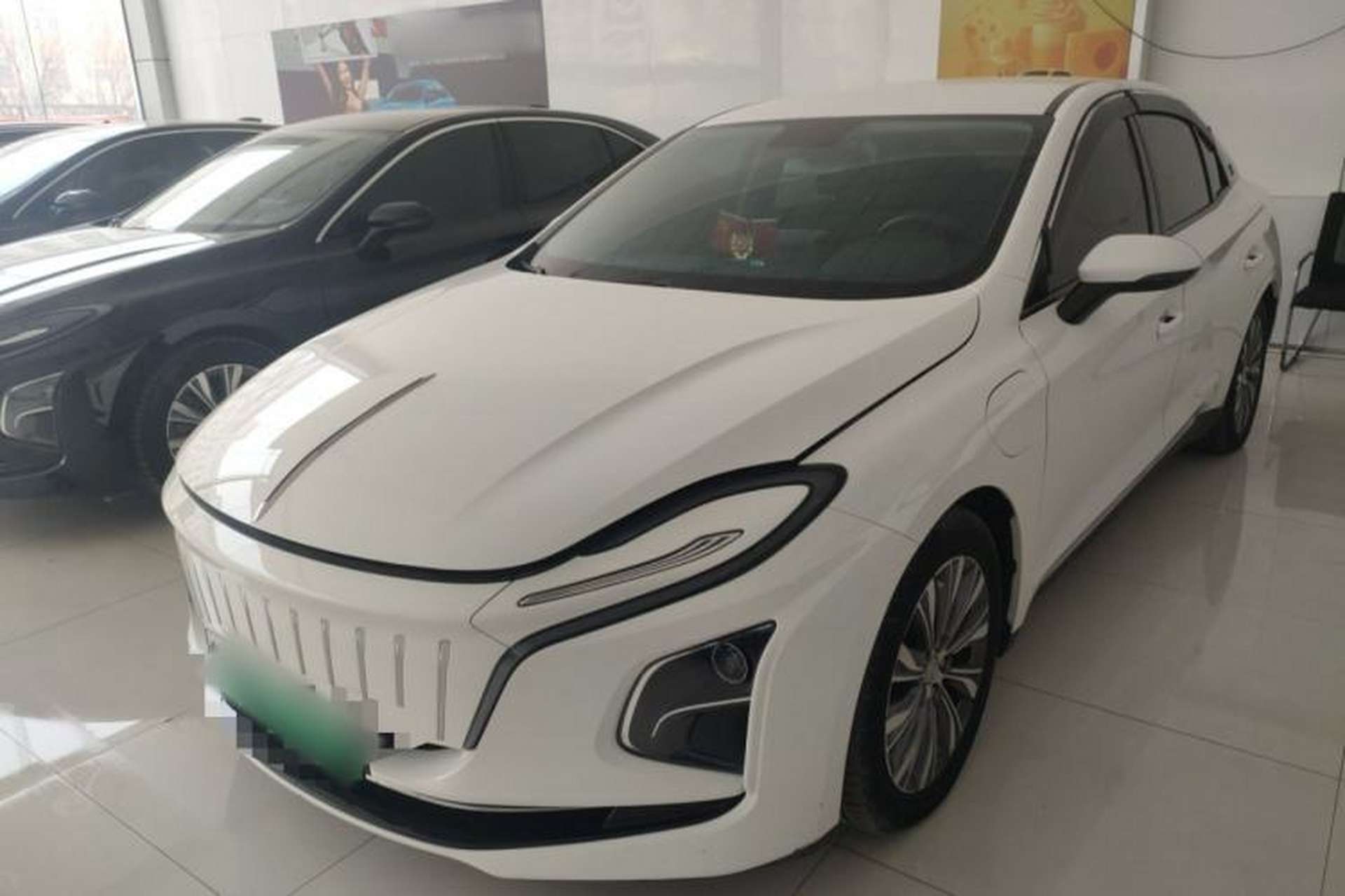 Used Hongqi E-QM5 2023 620km PLUS Front Left 45 Deg