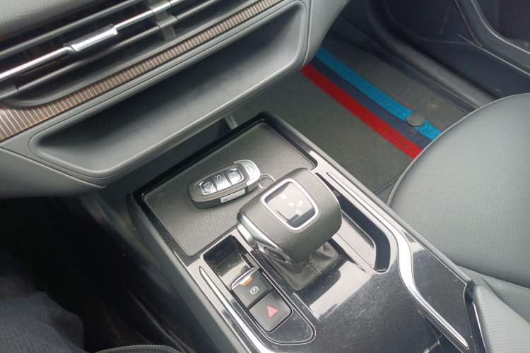 Used Hongqi E-QM5 2023 Revised Version Basic Travel Edition Interior 1