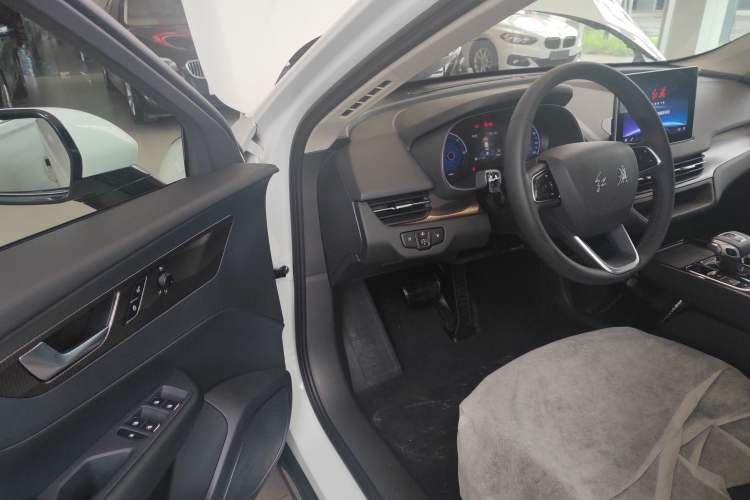 Used Hongqi E-QM5 2023 Revised Version Basic Travel Edition Interior 2