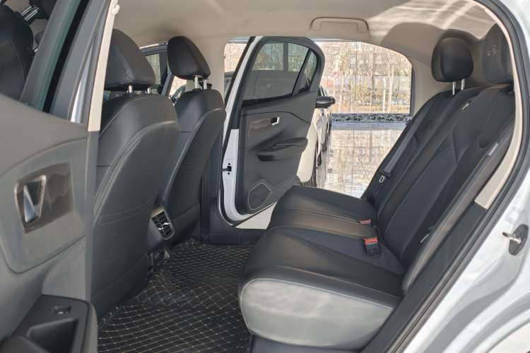 Used Hongqi E-QM5 2023 Revised Version Basic Travel Edition Interior 4