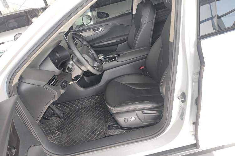 Used Hongqi E-QM5 2023 Revised Version Basic Travel Edition Left Front Seat