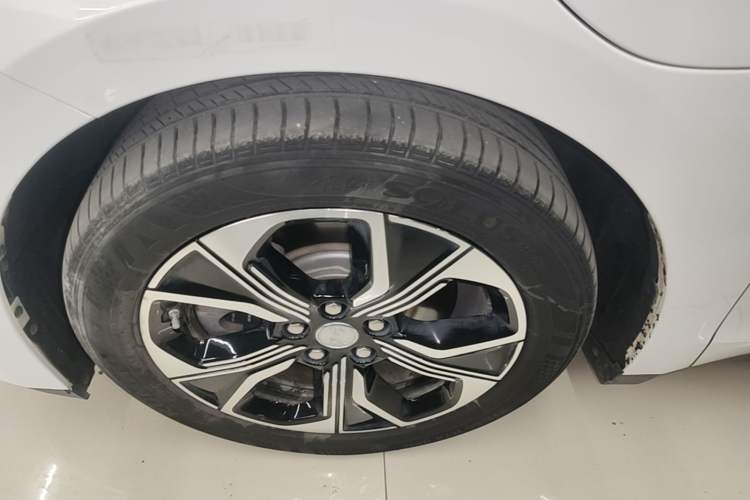 Used Hongqi E-QM5 2023 Revised Version Basic Travel Edition Left Front Wheel Hub