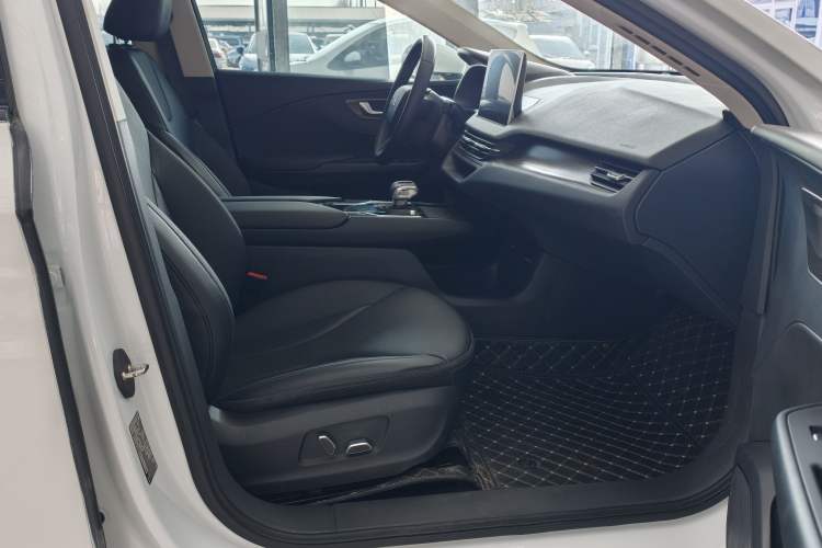 Used Hongqi E-QM5 2023 Revised Version Basic Travel Edition Right Front Seat