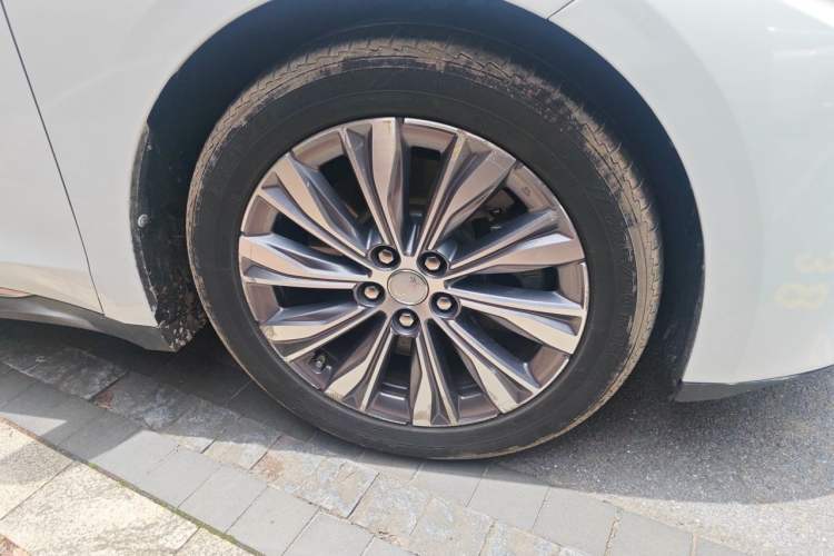 Used Hongqi E-QM5 2023 620km PLUS Right Front Wheel Hub