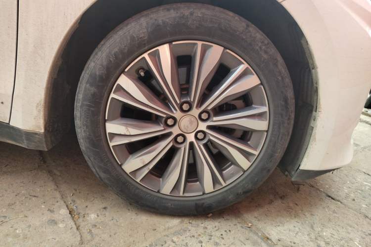 Used Hongqi E-QM5 2023 620km PLUS Right Front Wheel Hub