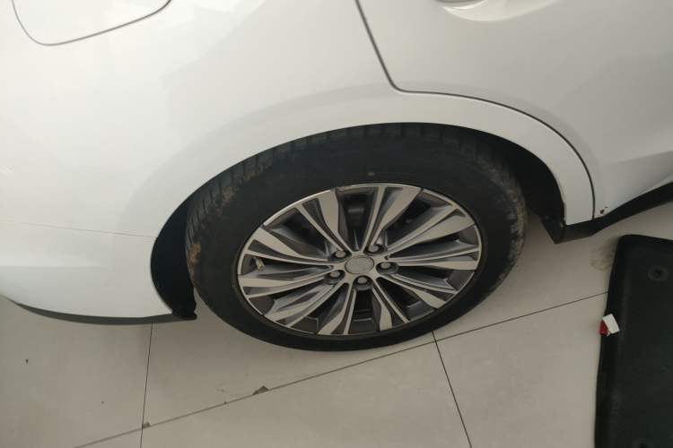Used Hongqi E-QM5 2023 620km PLUS Right Rear Wheel Hub
