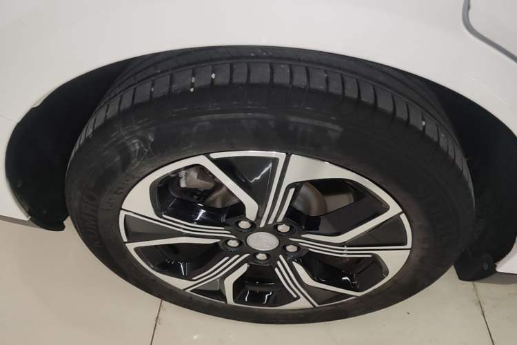 Used Hongqi E-QM5 2023 Revised Version Basic Travel Edition Right Rear Wheel Hub