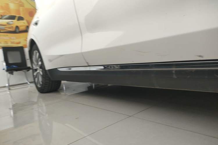 Used Hongqi E-QM5 2023 620km PLUS Right Side Sill