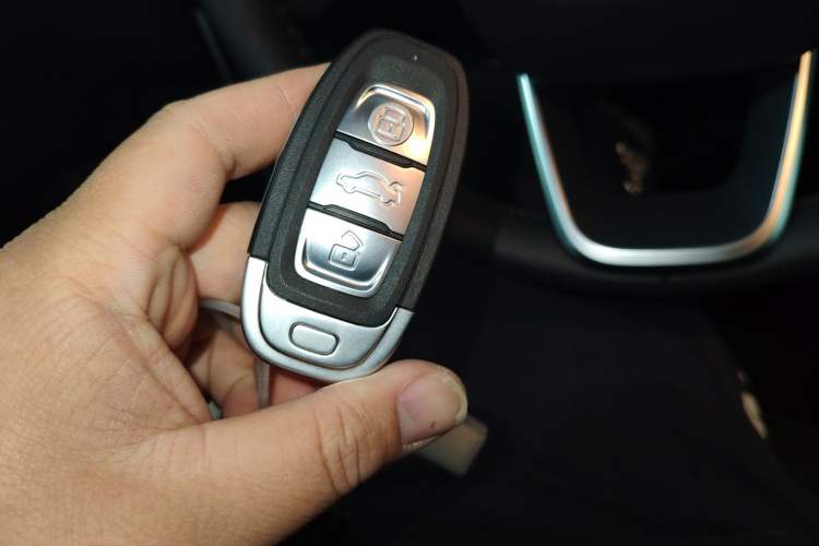Used Hongqi E-QM5 2023 Revised Version Basic Travel Edition Vehicle Key