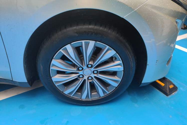 Used Hongqi E-QM5 2023 560km PLUS Right Front Wheel Hub