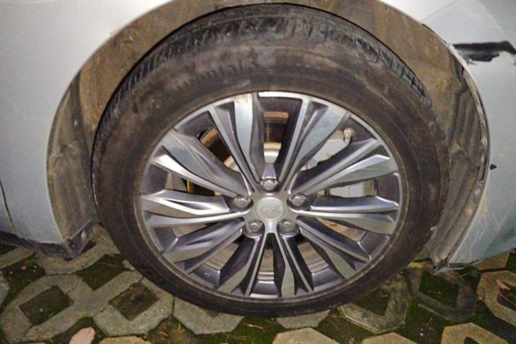 Used Hongqi E-QM5 2023 620km PLUS Right Front Wheel Hub