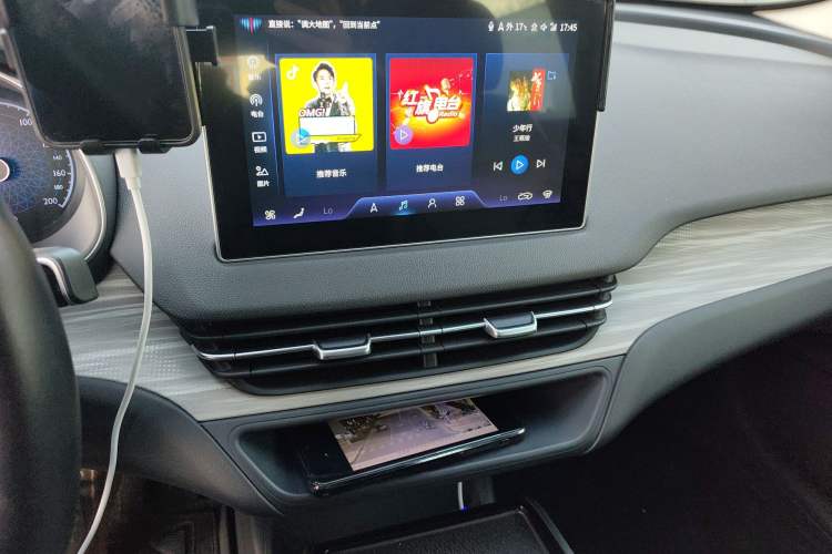 Used Hongqi E-QM5 2024 610 km PLUS Audio And AC Panel