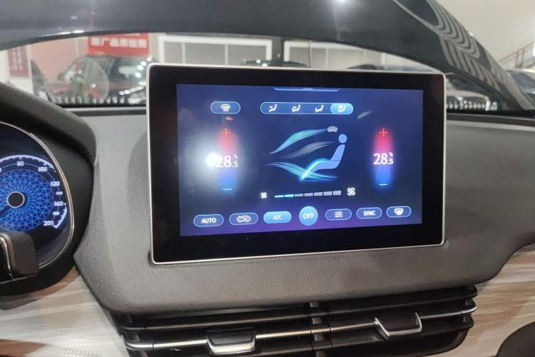 Used Hongqi E-QM5 2024 560km PLUS Audio And AC Panel
