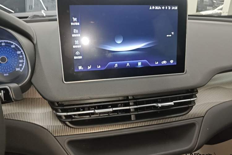 Used Hongqi E-QM5 2024 450km Range Commuter Version Audio And AC Panel