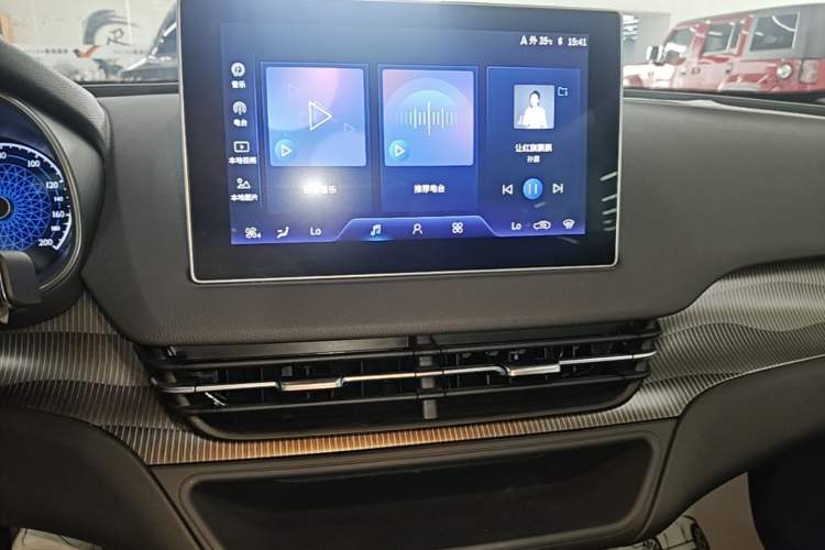 Used Hongqi E-QM5 2024 450km Range Commuter Version Audio And AC Panel