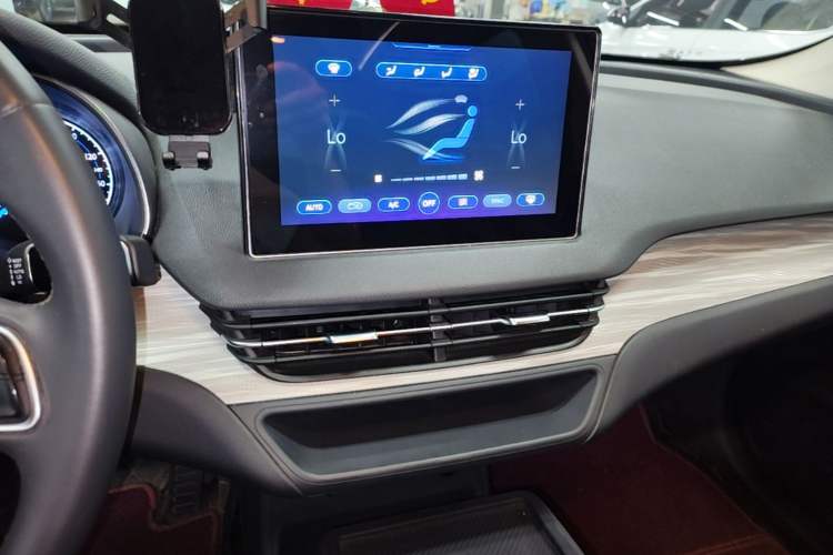 Used Hongqi E-QM5 2024 610 km PLUS Audio And AC Panel