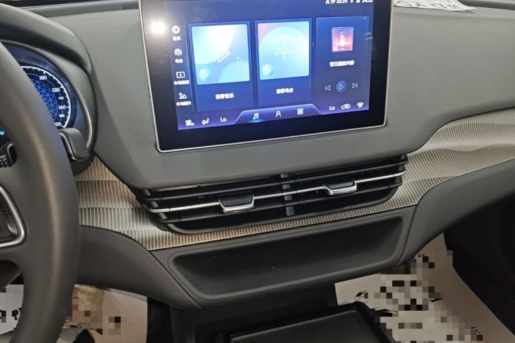 Used Hongqi E-QM5 2024 450km Range Commuter Version Audio And AC Panel