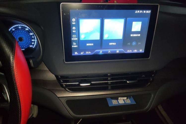 Used Hongqi E-QM5 2024 450km Range Commuter Version Audio And AC Panel