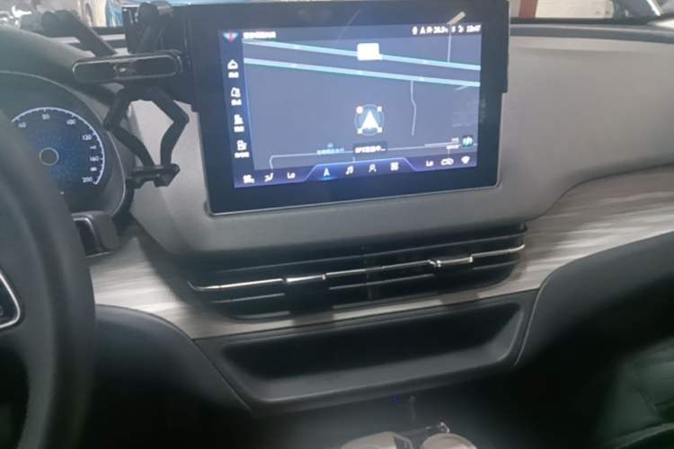 Used Hongqi E-QM5 2024 610 km PLUS Audio And AC Panel