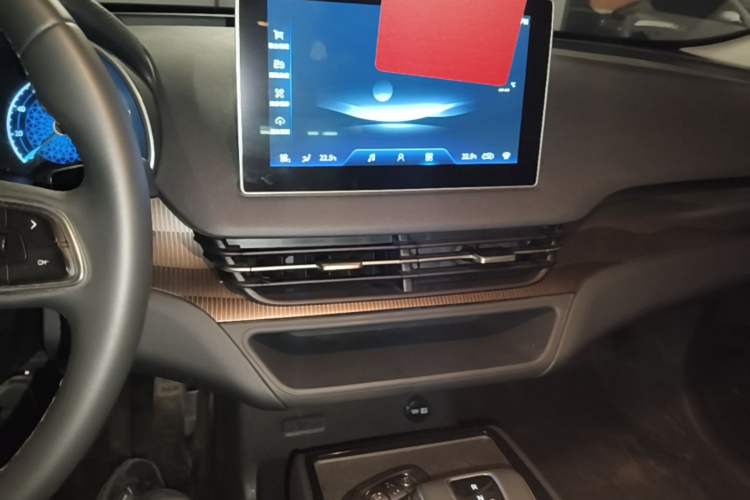 Used Hongqi E-QM5 2024 450km Range Commuter Version Audio And AC Panel