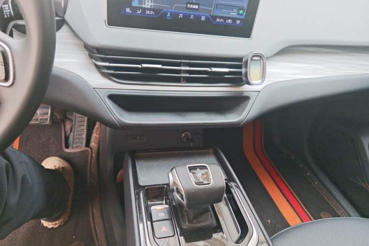 Used Hongqi E-QM5 2024 610 km PLUS Audio And AC Panel