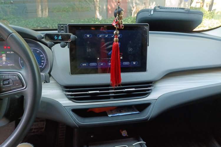 Used Hongqi E-QM5 2024 610 km PLUS Audio And AC Panel