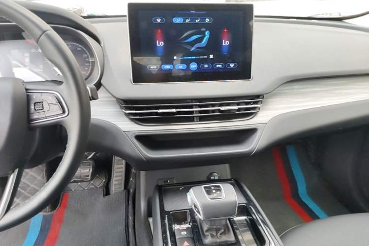 Used Hongqi E-QM5 2024 500km Range Edition Audio And AC Panel