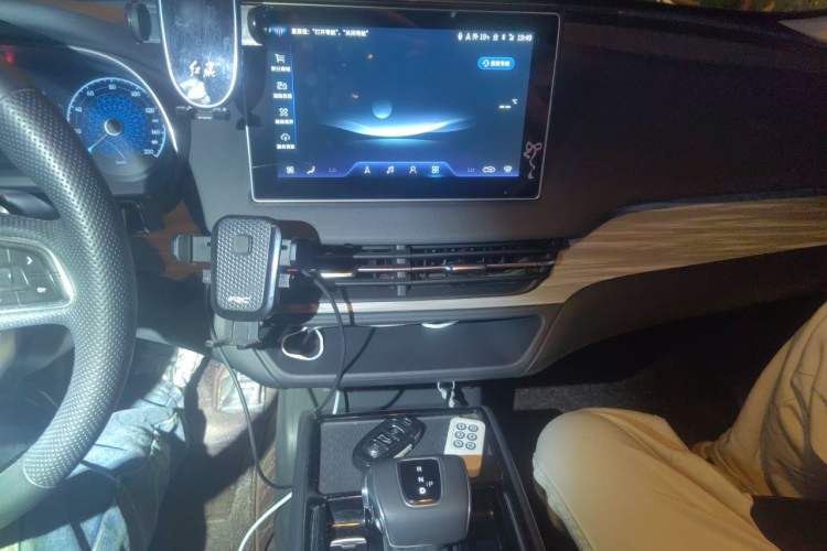 Used Hongqi E-QM5 2024 610 km PLUS Audio And AC Panel