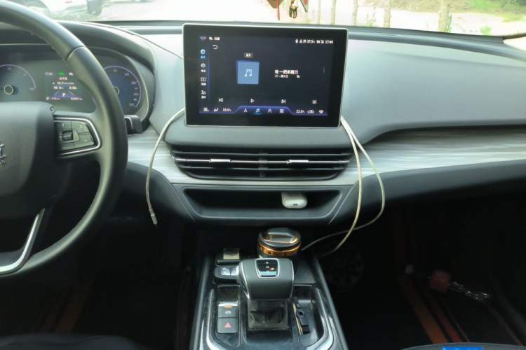 Used Hongqi E-QM5 2024 500km Range Edition Audio And AC Panel