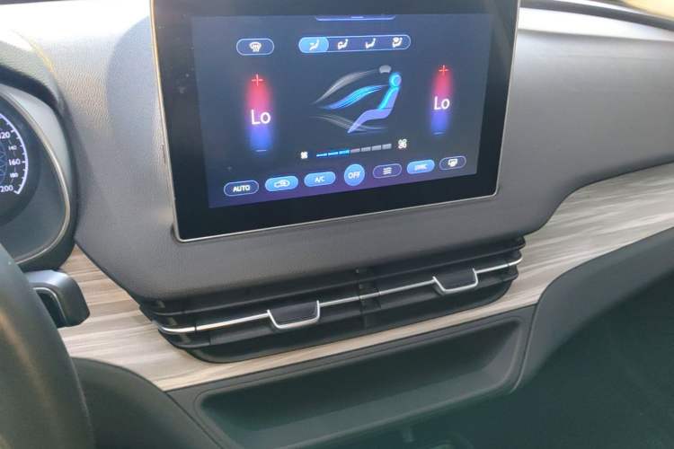 Used Hongqi E-QM5 2024 560km PLUS Audio And AC Panel