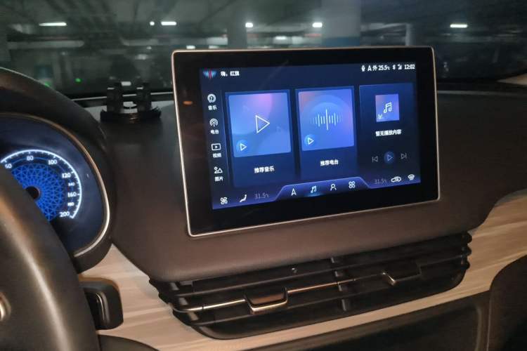 Used Hongqi E-QM5 2024 500km Range Edition Audio And AC Panel