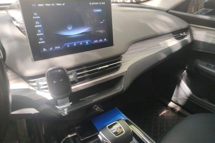 Used Hongqi E-QM5 2024 500km Range Edition Audio And AC Panel