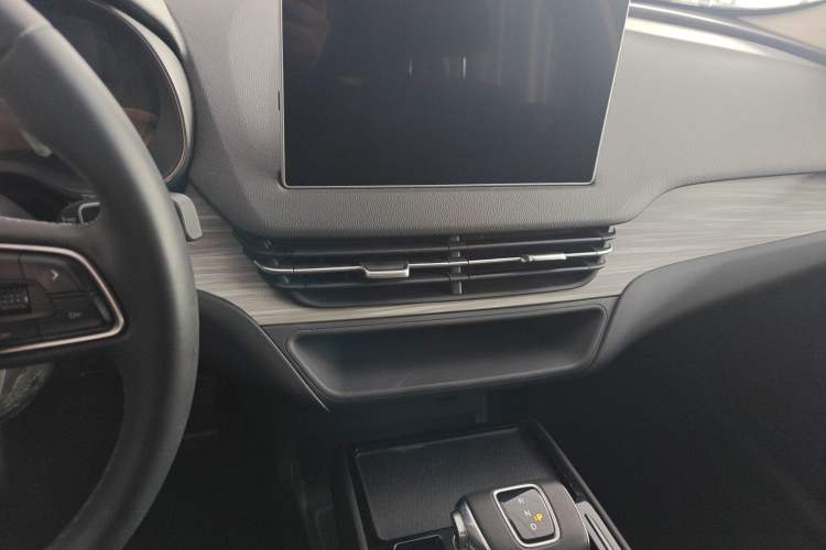 Used Hongqi E-QM5 2024 560km PLUS Audio And AC Panel