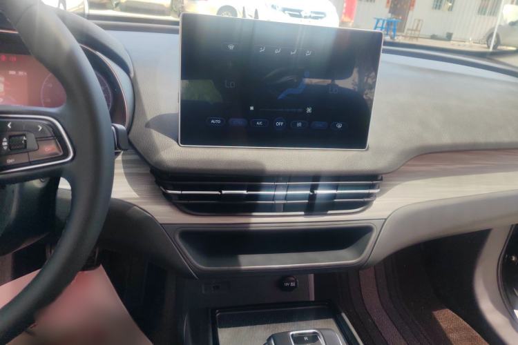 Used Hongqi E-QM5 2024 610 km PLUS Audio And AC Panel