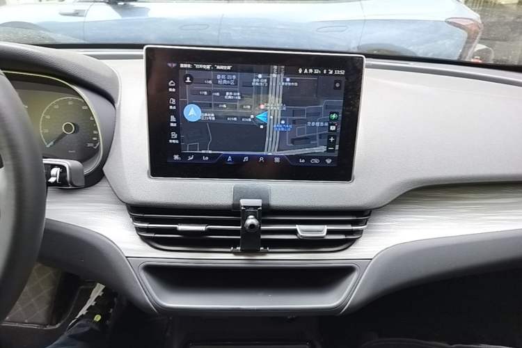Used Hongqi E-QM5 2024 560km PLUS Audio And AC Panel
