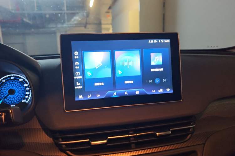 Used Hongqi E-QM5 2024 450km Range Commuter Version Audio And AC Panel