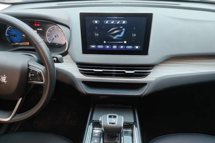 Used Hongqi E-QM5 2024 560km PLUS Audio And AC Panel