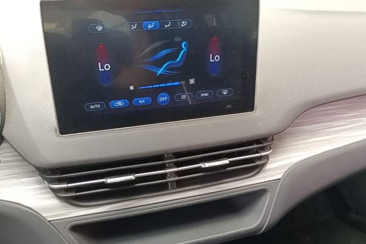 Used Hongqi E-QM5 2024 610 km PLUS Audio And AC Panel