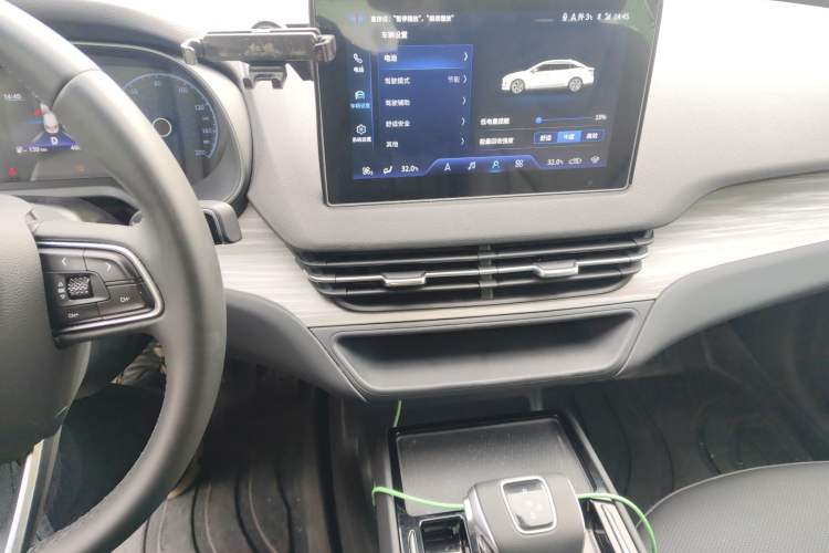 Used Hongqi E-QM5 2024 610 km PLUS Audio And AC Panel